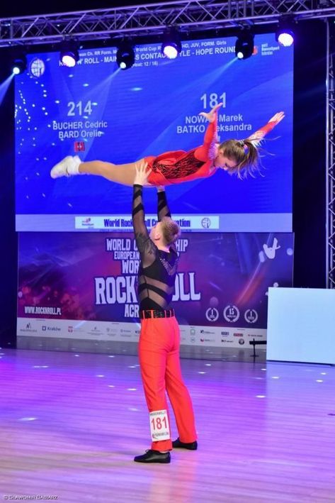 Portrait of Aleksandra Batko & Marek Nowak of Club Podwawelski | Couple on Rock-n-Swing.com Rock And Roll Dance, Dance Couple, Dance Is My Life, Style Dance, Acrobatic Gymnastics, Health Guru, Swing Dance, Boogie Woogie, Rock N’roll