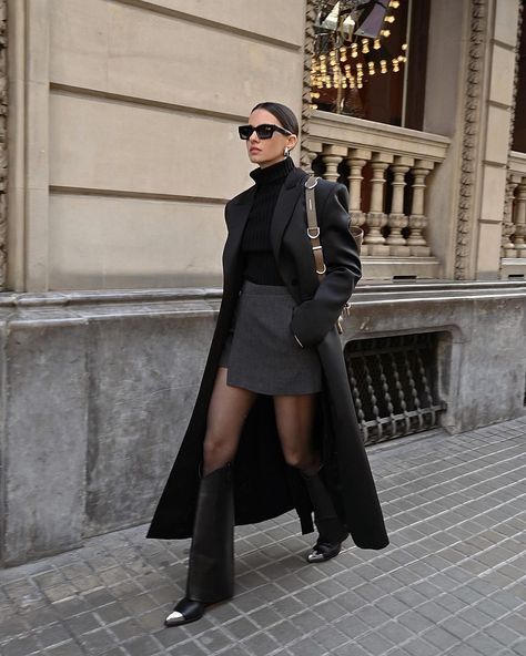 Givenchy Boots Outfit Winter, Givenchy Boots Outfit, Givenchy Outfit, Givenchy Boots, Outfit Botas, Winter Boots Outfits, Work Fits, Costa Brava, Style Boots