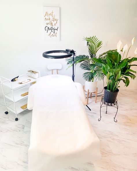 White Aesthetic Room, Spa Space, Coffee Table Books Decor, Eyelash Extensions Salons, Skin Studio, White Aesthetics, Lash Room Decor, Eyelash Salon, Esthetics Room