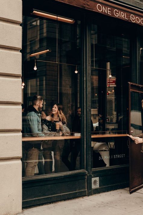 Couples City, Engagement Photos Nyc, New York City Engagement, Wedding Fotos, Coffee Shop Photography, Dumbo Brooklyn, City Shoot, Photoshoot Couple, Nyc Engagement