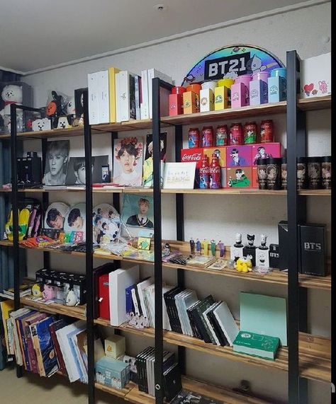 Bts Room Ideas, Bts Room Decor, Kpop Room Decor, Bts Room, Army Room Decor, Kpop Room, Army Room, Kpop Collection, Inside Design