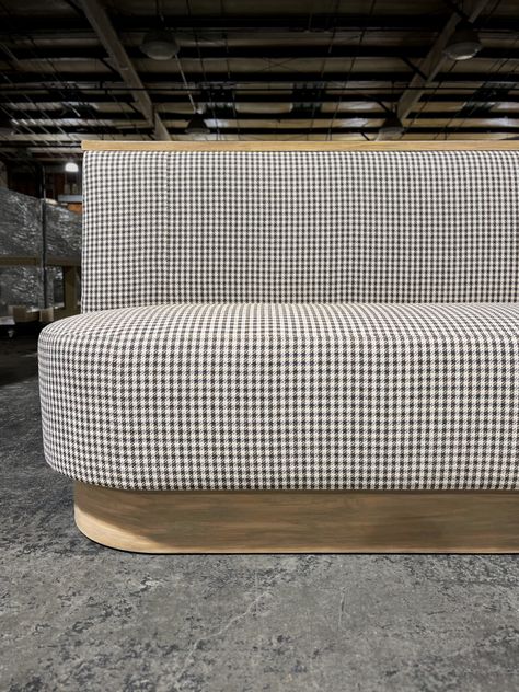 small banquette with checkered fabric and a wooden base and top cap Diy Upholstered Banquette, Small Banquette, Custom Banquette, Upholstered Banquette, Upholstery Design, Checkered Fabric, Hospitality Furniture, Built In Seating, Banquette Seating