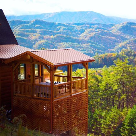 Covered deck of a log cabin in the beautiful Blue Ridge Mountains.🌲 Looks like the perfect place to enjoy watching the leaves change color! 🍂🍁 Pigeon Forge Cabins, Best Weekend Getaways, Cedar Homes, North Georgia Mountains, Places To Rent, Gatlinburg Cabins, The Cloisters, Romantic Weekend, Mountain Cabin