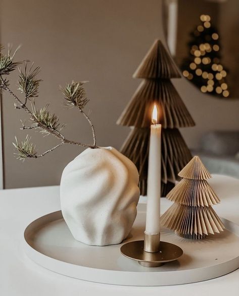 Modern Holiday Centerpiece, Japandi Holiday Decor, Cb2 Christmas Decor, Japandi Christmas Tree, Japandi Christmas Decor, Scandinavian Winter Decor, Minimal Christmas Decorations, Christmas Aesthetic Minimalist, Modern Christmas Tablescape