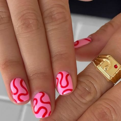 Squigleyline Nails, Pink Squiggly Line Nails, Pink Squiggly Nails, Colourful Short Nails, Red Lines Nails, Red Pink Orange Nails, Red Pink Nail Art, Pink And Red Short Nails, Pink Red Nail Designs