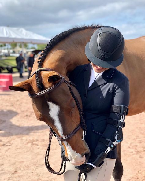 Hunter Braids, Avery Core, Hunter Jumping, Riding Photography, Horse Show Mom, Equestrian Pictures, English World, Hunter Horse, Horse Riding Helmets