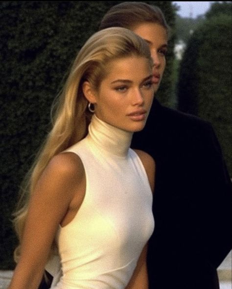 Supermodel Aesthetic, Models 90s, Money Girl, 90s Model, Design Moda, 90s Hairstyles, Blonde Model, Model Aesthetic, Long Blonde