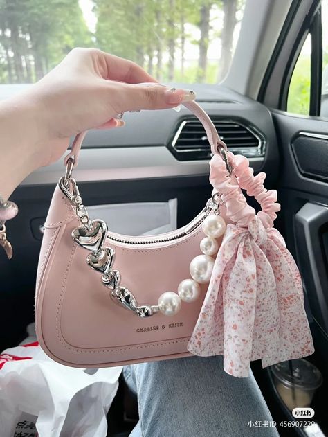 Girly Bags Purses, Pink Bag Aesthetic, Cute Handbag, Kawaii Bags, My Style Bags, Luxury Bags Collection, Girly Bags, Pink Girly Things, Girly Accessories