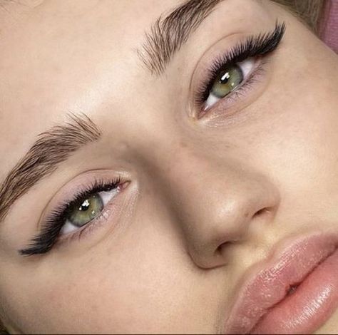 TOP LASH EXTENSIONS STYLES FOR 2022 Fox Eye Lash Extensions, Natural Looking Eyelash Extensions, Cat Eye Eyeliner, Evening Eye Makeup, Lashes Fake Eyelashes, Short Lashes, Cat Eye Lash, Eyelash Extensions Styles, Lash Extensions Styles