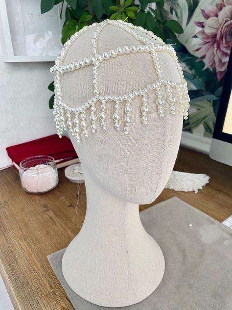 Bridal accessories Diy Bridal Accessories, Diy Pearl Hair Accessories, Beach Style Jewelry, Diy Earrings Materials, Beaded Wedding Jewelry, Pearl Hair Accessories, Beads Clothes, Tiara Accessories, Beaded Headpiece