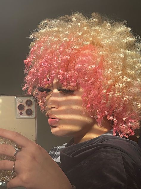 Pink And Blonde Natural Hair Black Women, Blond And Pink Hair Black Women, Colored Natural Curly Hair, Blonde Pink Hair Black Women, Blonde Roots Pink Ends Natural Hair, Colorful Afro Hair, Natural Hair Dyed Blonde, Short Afro Hair Color Ideas, Dyed Type 4 Natural Hair