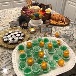 Get Finale-Ready! 50 Game of Thrones Party Ideas For the Most Epic Showdown Yet Game Of Thrones Dessert, Game Of Thrones Food, Game Of Thrones Birthday, Game Of Thrones Theme, Game Of Throne, Game Of Thrones Party, Got Party, Adult Party Games, Jello Shots