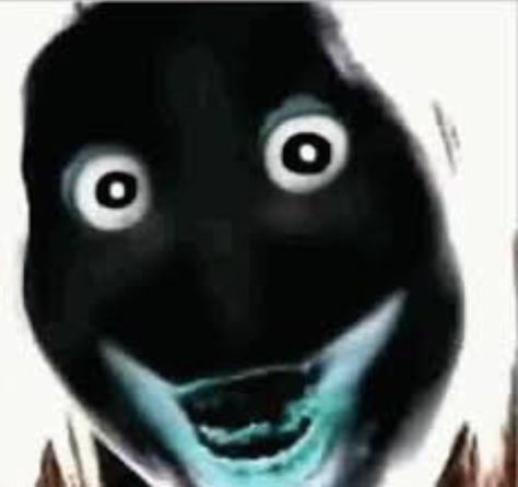 Lol imagine having a staring contest with this guy 😂😂 Crazy Anime Pfp, Jumpscare Gif, Jumpscare Video, Jeff The Killer Pfp, Scary Jumpscare, Jeff The Killer Anime, Images Terrifiantes, Scary Pranks, Creepy Gif