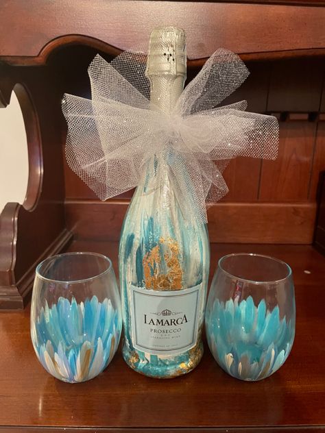 Lamarca Prosecco Painted Bottle, Painted Prosecco Bottle, Decorated Alcohol Bottles, Wine Paintings, Painting Bottles, Alcohol Bottle Decorations, Custom Champagne Bottle, Lamarca Prosecco, Bottle Paint