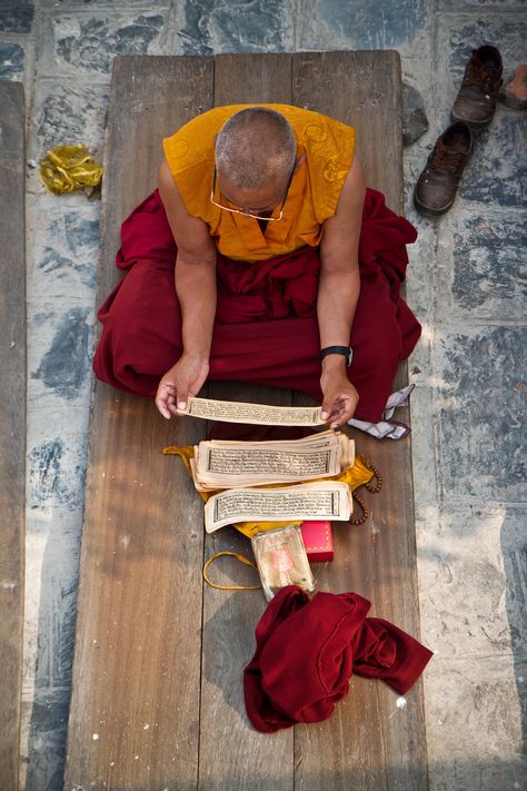 Monte Everest, Tibetan Monk, Arte Yoga, Nepal Kathmandu, Yoga Studio Design, Nepal Travel, Gautama Buddha, Buddhist Monk, Tibetan Buddhism