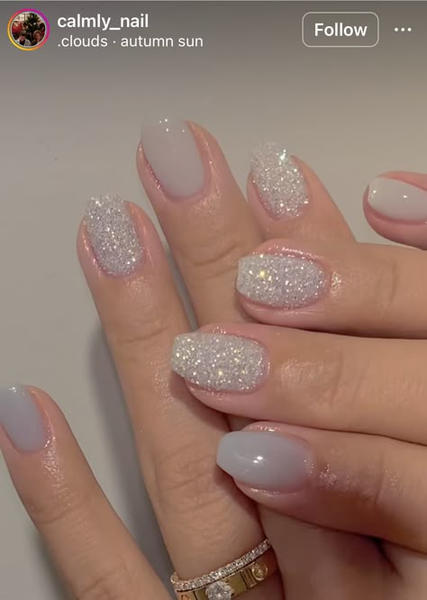 Silver Natural Nails, Simple Short Almond Nails Neutral, Short Acrylic Nails Glitter Tips, Sparkle Wedding Nails, Sparkly Shellac Nails, Gel Nails For Wedding Guest, Shimmer Gel Nails, Nail Ideas For Wedding Guest, Glam Short Nails