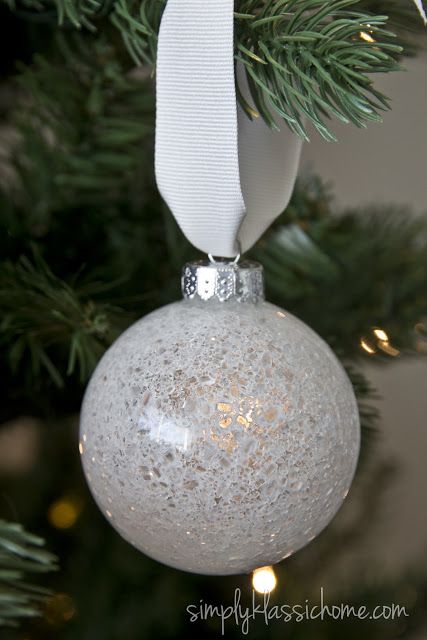 Yellow Bliss Road: Ten Handmade Ornaments in Under An Hour Epsom Salt Ornaments Diy, Snow Ornaments Diy, Clear Ball Ornament Ideas, Snowball Ornament, Epson Salt, Clear Glass Ornaments, Clear Ornaments, Christmas Ball Ornaments, Ornament Diy