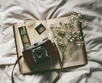 book, camera, and flowers image Old Cameras Aesthetic, Cameras Aesthetic, Camera Aesthetic, Old Cameras, Old Camera, Vintage Cameras, Jolie Photo, Iphone Icon, Brown Aesthetic