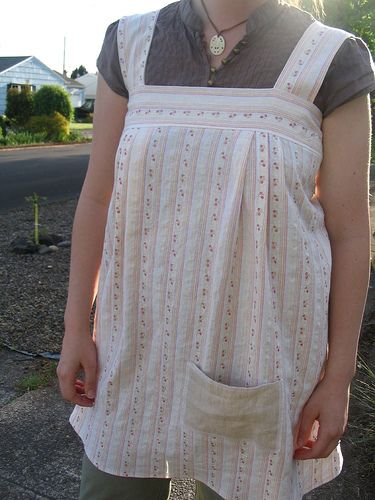 the smock Angry Chicken, Smock Apron, Chicken Aprons, Pretty Apron, Cute Aprons, Sewing Aprons, Aprons Patterns, Smock Top, Top Sewing Pattern