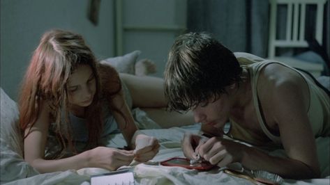 Lilya 4 Ever, Couple Movie, Christiane F, Zoo Station, Ni Idea, Movie Scenes, Writing Inspiration, Movies Showing, Rio De Janeiro