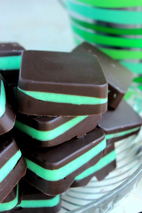 Baking Recipes Quick, Filled Chocolates, Andes Mints, Mint Desserts, No Bake Recipe, Simple Baking, Andes Mint, Bake Recipes, Healthy Recipes Easy Snacks