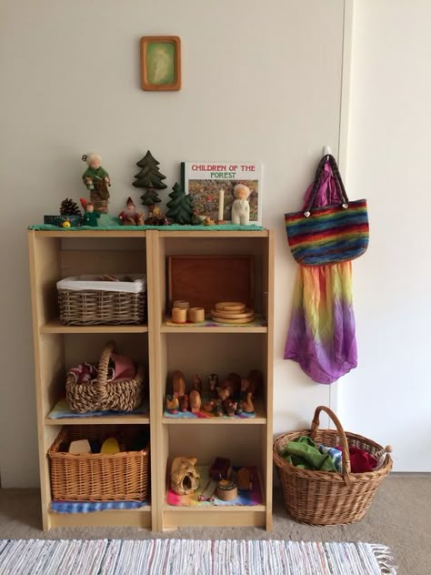 Toy And Book Organization, Waldorf Baby Room, Waldorf Room, Waldorf Playroom, Waldorf Play, Play Corner, Play Spaces, Nature Table, Waldorf Toys