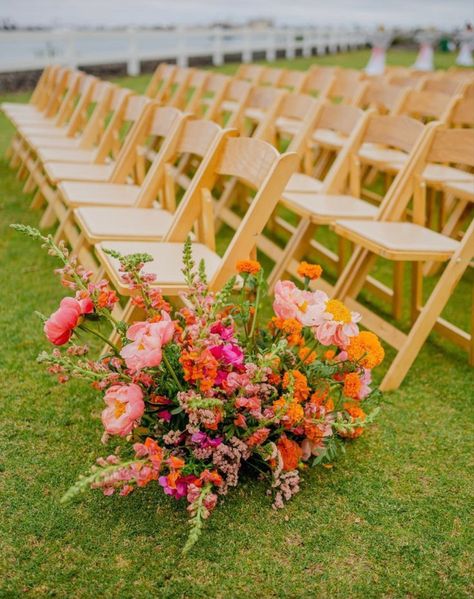 Colorful Simple Wedding Decor, Vibrant Outdoor Wedding, Bright Bridesmaids Bouquets, Bright Tropical Wedding Flowers, Western Colorful Wedding, Bright Colors Wedding Theme, Colorful Wedding Altar, Bright Italian Wedding, Pink And Orange Wedding Arch