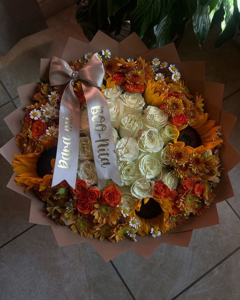 Swipe for more 😍 @bouquetsbykarla freestyle set ! • • • #fall #fallbouquet #spookybouquet #cutestpumpkininthepatch #mixedbouquet #florist #inlandempire Fall Bouquet Flowers, Thanksgiving Bouquet, Christmas Bouquets, Eternal Flowers, Autumn Bouquet, Fall Bouquet, Bouquet Roses, Christmas Bouquet, Flower Decorations Diy