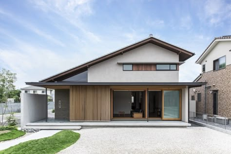 Japanese House Exterior, Japan House Design, Japanese Modern House, Modern Japanese House, Home Designs Exterior, Asian House, Japanese Style House, Minimal House Design, Minimalist House Design