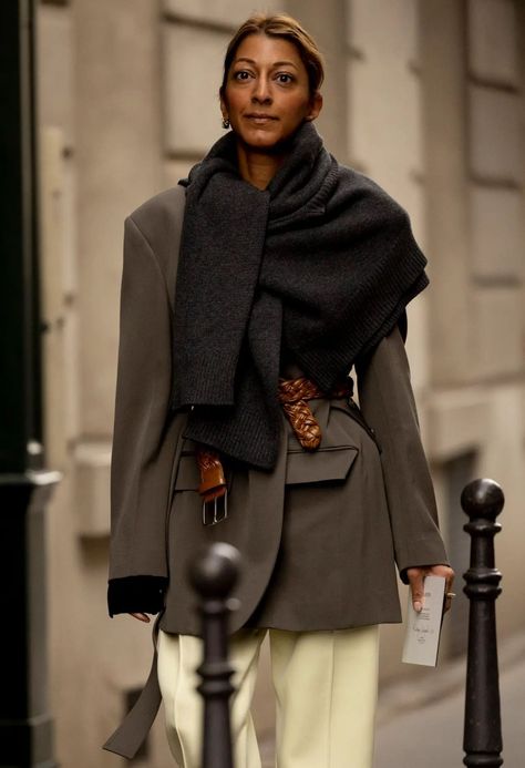 Cold-Weather Layering: Coats, Blazers & Sweaters - Minimalist Street Style - Minimal. / Visual. Aw Style, Parisian Wardrobe, Dress Like A Parisian, Chic Parisian Style, Stockholm Fashion Week, Minimalist Street Style, Parisian Chic Style, Parisian Women, Copenhagen Fashion Week