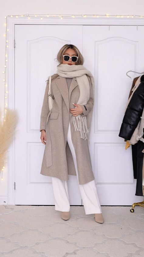 Taupe Coat Outfit Winter, Cream Color Palette Outfit, Grey And Cream Outfit, Cream Wool Coat Outfit, Taupe Sweater Outfit, Cream Coat Outfit, Cream Cardigan Outfit, Cream Sweater Outfit, Coats Outfits