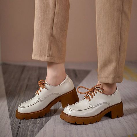 Trendy Casual Shoes Women, Professional Shoes Women, Ginger Outfits, Oxford Shoes Outfit Women's, White Oxford Shoes, Classic Shoes Women, Women Oxfords, Oxford Shoes Heels, Chiko Shoes