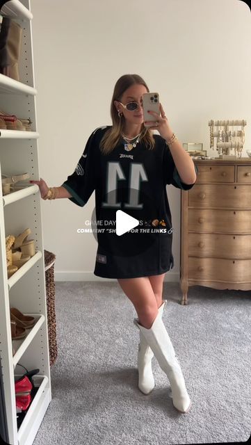 VANESSA FERRAIOLO on Instagram: "Game day outfits in honor of @nfl kickoff tonight 🏈🍂 (go birds 🦅) Follow @vanessamferraiolo & comment “shop” for the links sent to your DMs!! 🔗 https://liketk.it/4P83n  #gameday #gamedayoutfit #footballseason #eaglesnation #philadelphiaeagles" Nfl Game Day Outfit Woman Fall, Nfl Wife Outfits Game Day, Vanessa Ferraiolo, Cute Gameday Outfits, Nfl Game Day Outfit Woman, Nfl Game Outfit, Football Game Outfits For Women, Football Game Outfit Fall, Best Diy Halloween Costumes