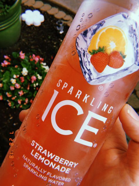 SPARKLING ICE✨🍓🍋who else LOvES this flavor? Ice Sparkling Water, Ice Drink, Flavored Sparkling Water, Fountain Drink, Top Drinks, Strawberry Kiwi, Water Aesthetic, Sparkling Drinks, Sparkling Water