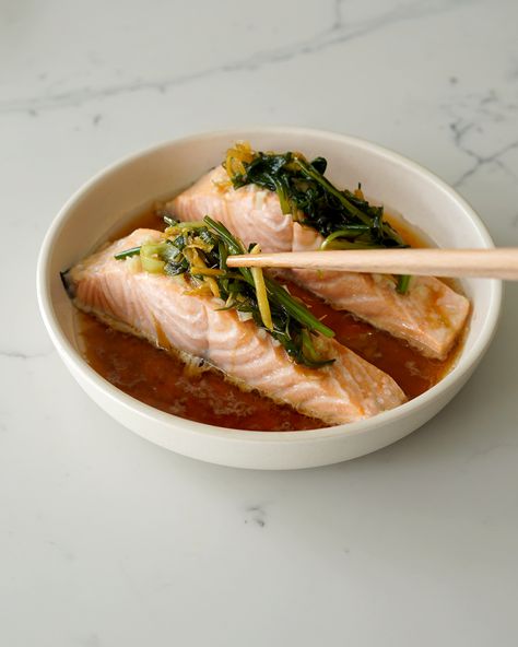 Easy Steamed Ginger Salmon – Good Maison Steamed Salmon Recipes Healthy, Steam Salmon Recipes, Asian Steamed Fish, Easy Fish Dishes, Japanese Salmon Recipes, Poached Salmon Recipes, Steamed Salmon Recipes, Salmon Bento, Salted Salmon