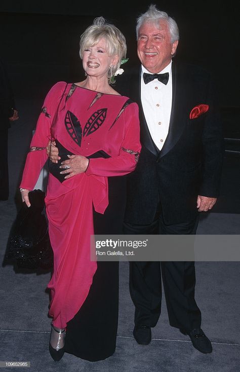 Connie Stevens and Merv Griffin during Tom Ford Hosts APLA Fashion... News Photo | Getty Images Harrison Ford Photoshoot, Harrison Ford Black And White, Tom Ford 2001, Tom Ford Fu*** Fabulous, Harrison Ford And Calista Flockhart, Merv Griffin, Connie Stevens, Thanks For The Memories, Photo Colour