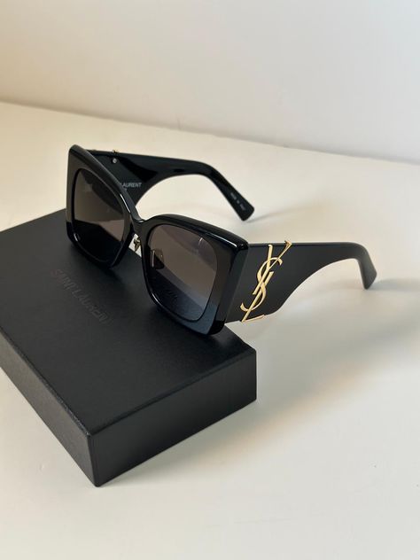 Saint Laurent Clothes Women, Yves Saint Laurent Glasses, Saint Laurent Sunglasses Women, Ysl Sunglasses Women, Ysl Glasses, Saint Laurent Glasses, Pretty Sunglasses, Classy Glasses, Ysl Sunglasses