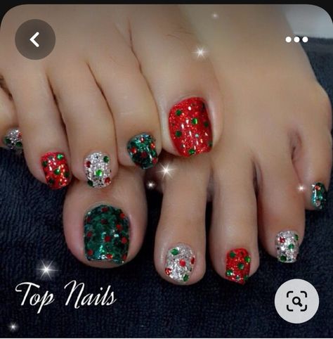 Red White And Green Nails, Nailart Simple, Magical Nails, Glitter Pedicure, Xmas Nail Designs, Red Toenails, Xmas Nail, Sns Nails Colors, Red And White Nails