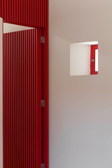 Img.12 Pedro de Azambuja Varela, Casa Rio Mau, Vila do Conde, Portugal, 2017 Red Doors Interior, 10000 Reasons, Indian Cafe, Red Interior Design, Rural Architecture, Lobby Interior Design, Conceptual Architecture, Interior Design Presentation, Lobby Interior