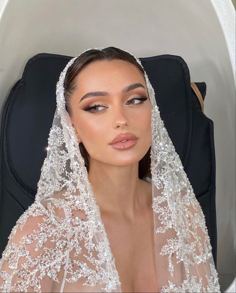 Glam Bride Makeup, Glam Bride, Bridesmaid Hair Makeup, Bridal Makeup Wedding, Wedding Day Makeup, Radiate Confidence, Pretty Wedding Dresses, Braut Make-up, Wedding Makeup Looks