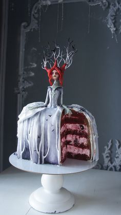 Elena Gnut, Cakes Aesthetic, Scary Halloween Cakes, Halloween Cake Recipes, Scary Cakes, Gothic Cake, Cakes Simple, Witch Cake, Halloween Themed Food