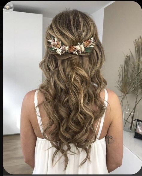 Bridesmaid Hairstyles Flower Crown, Fresh Flowers In Hair For Wedding, Half Updo With Flowers, Bridal Hair Fall Wedding, Wedding Hair Flower Comb, Bride Flower Crown Veil, Wedding Hairstyles Half Up Half Down With Flowers, Half Up Half Down Hair With Flowers, Bridesmaid Hair With Flowers