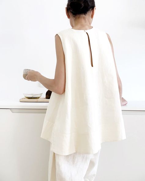 Silk Tunic Top, Linen Pajamas, Linen Fashion, Silk Tunic, Fashion Victim, Natural Style, Sleeveless Shirt, Minimalist Outfit, Summer Sale