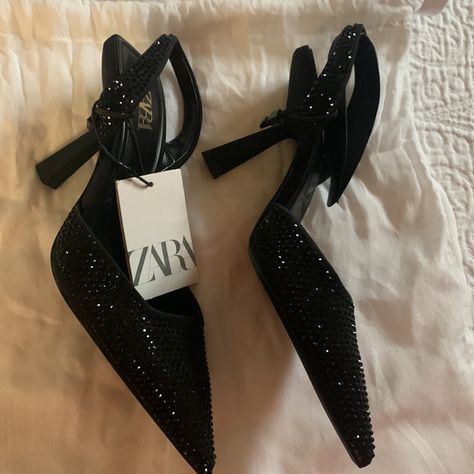 Shimmery Slingback Heels By Zara Expensive Heels, Classy Style Outfits, Expensive Sneakers, Graduation Hair, Black Slingback Heels, Zara Shoes Heels, Classy Heels, Black Peep Toe Heels, Strappy High Heels Sandals