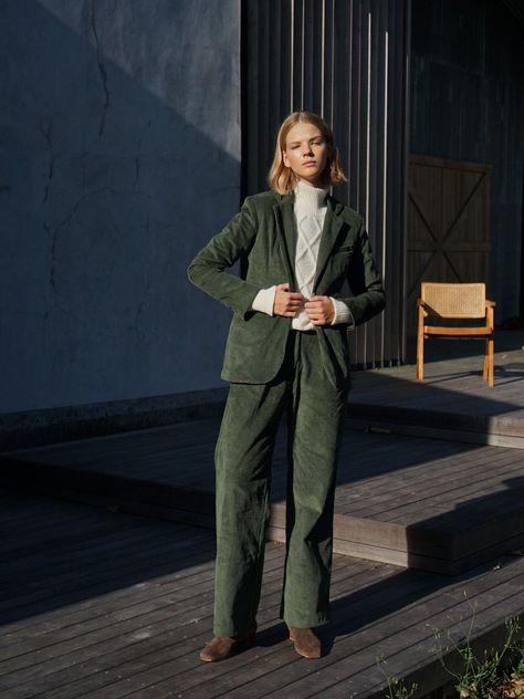 Corduroy Blazer Outfit, Green Suit Women, Bridesmaid Suits, Corduroy Suit, Aw 23, Suits Prom, Masculine Style, Green Suit, Brown Suits