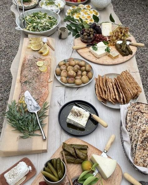 wedding grazing table inspo Food Table, Summer Dinner, Food Platters, Wedding Food, Instagram Inspo, Types Of Food, Pretty Food, Food Styling, Aesthetic Food