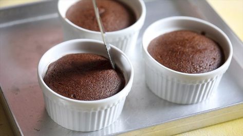 choco lava cake recipe with video and step by step pics. this is an easy recipe of preparing delicious eggless chocolate lava cake. the recipe is very simple and makes use of whole wheat flour and cocoa powder. #chocolavacake #eggless #baking #moltenlavacake #chocolate #chocolatelavacake Choco Lava Cake Recipe, Choco Lava Cake, Molten Cakes, Dessert Express, Lava Cake Recipe, Molten Lava Cake, Chocolate Lava Cake Recipe, Choco Lava, Molten Cake