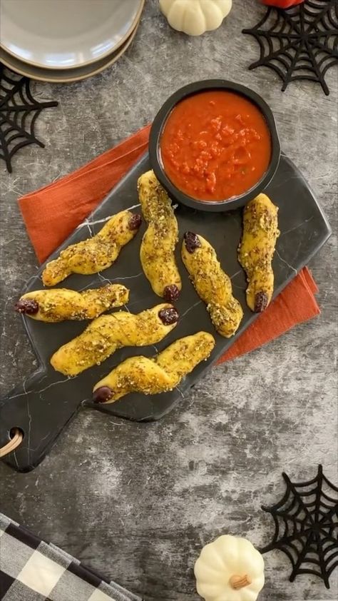 mezzetta on Instagram: Want to freak out your guests at your Halloween gathering? Make these Spooky Witch Finger Breadsticks to get everyone's attention! Witch Finger Breadsticks, Finger Breadsticks, Finger Appetizers, Olive Recipes Appetizers, Store Bought Pizza Dough, Recipes Spicy, Halloween Pizza, Spooky Witch, Pizza Rolls