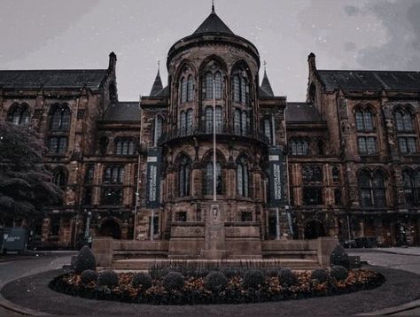 Fantasy Academy Building, Victorian Chateau, Fantasy Castle Aesthetic, Dark Academia Mansion, Dark Academia Castle, Dark Academia House, Queen Of Disaster, Dark Mansion, Boarding School Aesthetic