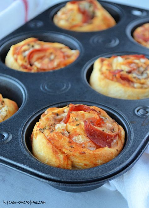 Pizza Crust Roll Ups, Pepperoni Pizza Rolls Pioneer Woman, Crispy Edge Pepperoni Rolls, Easy Pizza Pinwheels, Pizza Wheels Recipe, Easy Pepperoni Rolls Pillsbury, Pinwheel Pizza Rolls, Pizza Dough Pinwheel Recipes, Pizza Tortilla Pinwheels